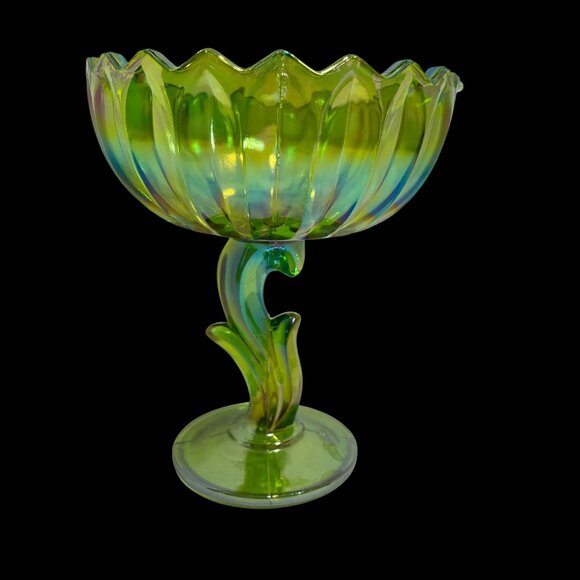 Green Carnival Glass Compote Dish With Swirled Stem Design & Scalloped Edge Vint - Picture 1 of 8
